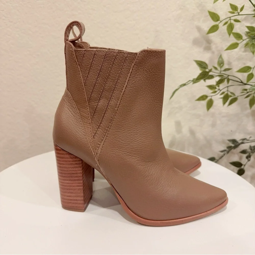 Kaanas Perm Cowboy Ankle Leather Boot in Honey NWOT Size 6M